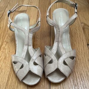 Cute wedge sandals by Naturalizer, Size 7 1/2